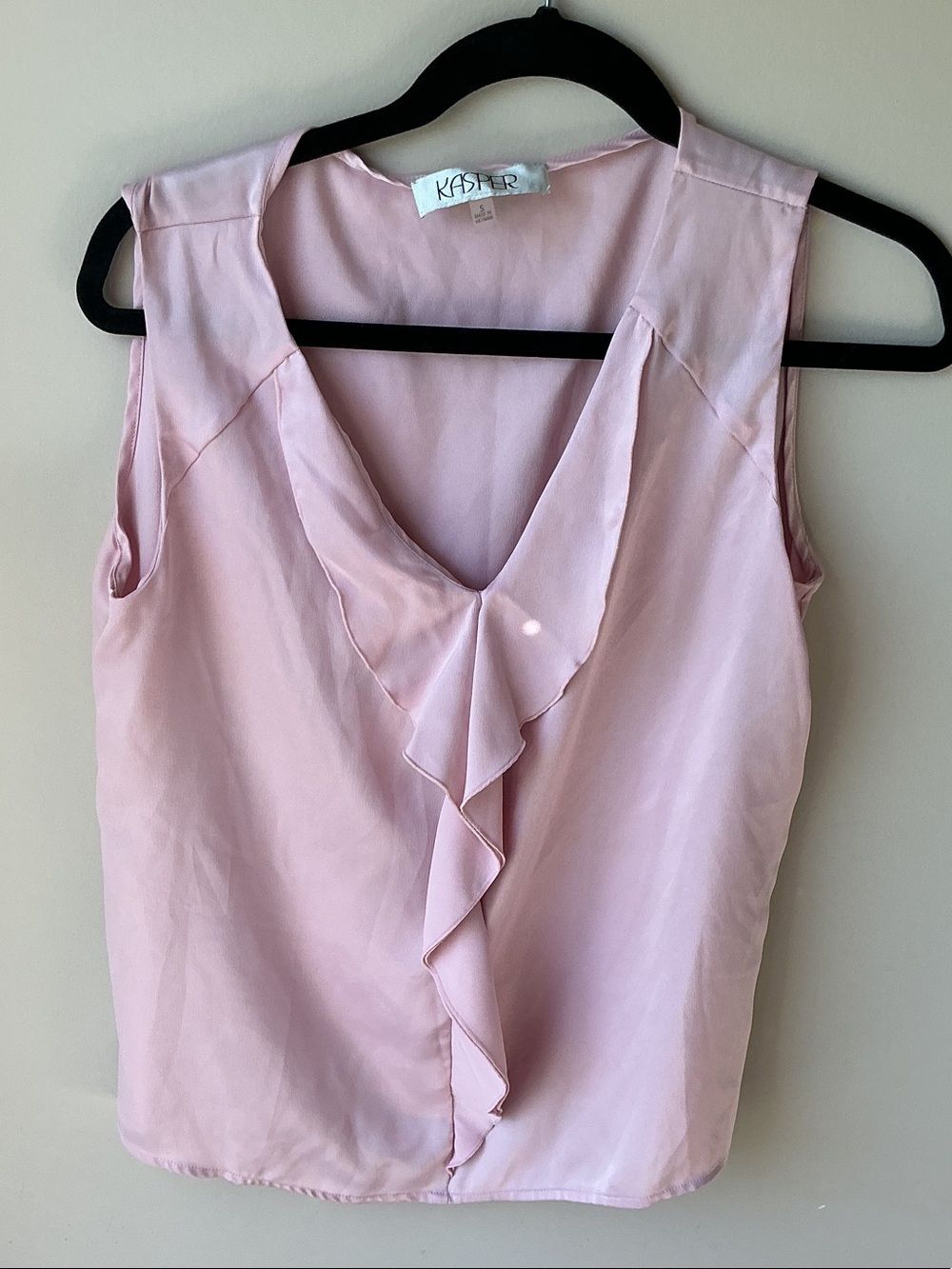 Kasper Light Pink Ruffle V-Neck Sleeveless Top